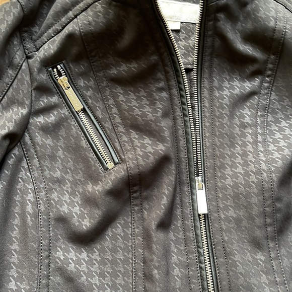 MICHAEL Kors Black Belted Soft Shell Houndstooth Zip Trench Jacket Coat - Picture 6 of 12